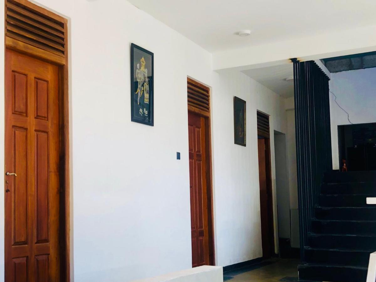 Vinish Inn 날라탄니야 외부 사진